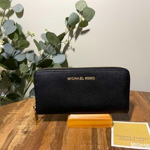 Michael Kors Black Leather Jet Set Travel Zip Around Wallet